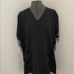 MedCouture+One Classic Black V-Neck Scrub Top